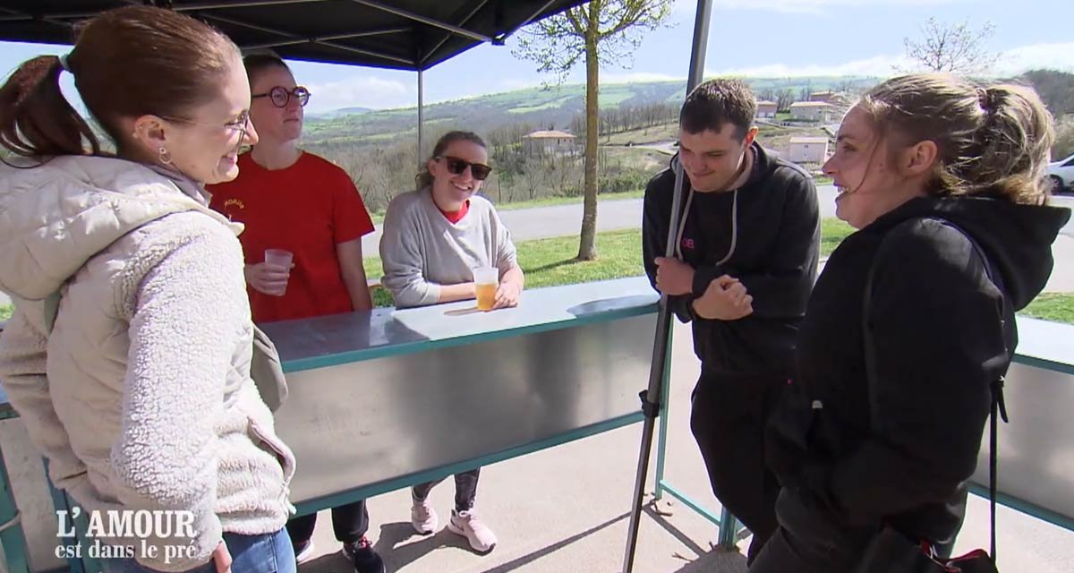 L’amour est dans le pré : « Tu vas me faire chialer ! » Tout bascule pour Mathieu avec Clémence et Marie