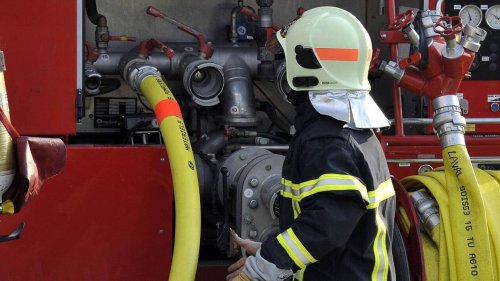 Important incendie à Clamart, un spectaculaire panache de fumée visible en région parisienne