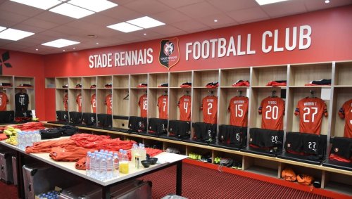 Ligue 1. « Je lis sans lire » : que font les entraîneurs pendant l’échauffement de leurs joueurs ?