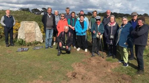 « C’est impossible à réparer » : une stèle commémorative vandalisée sur l’île de Groix