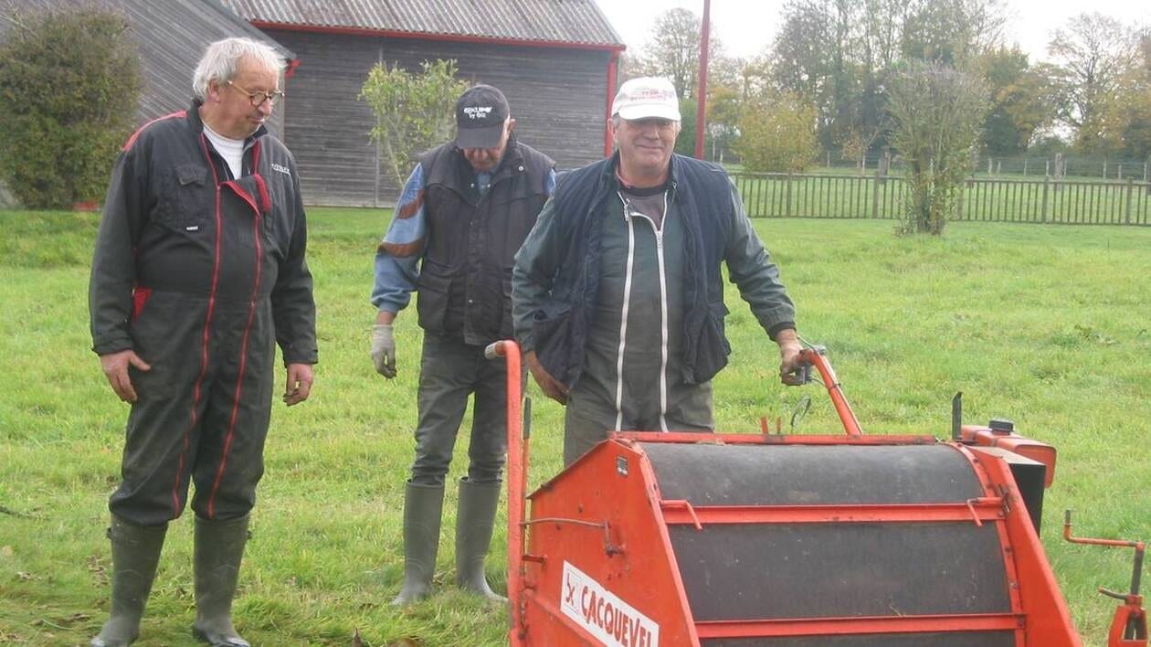 « Cette année la récolte est superbe » : les bénévoles fin prêts pour la fête du cidre à l’ancienne de Sap-en-