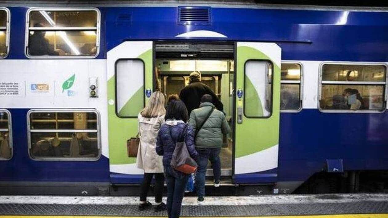 Une femme entre la vie et la mort après avoir été poussée volontairement sur les rails du RER B