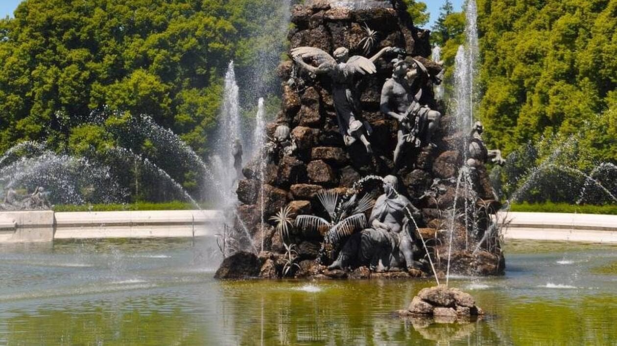 Les fontaines du château étaient à sec : un agriculteur siphonnait l’eau pour arroser ses champs