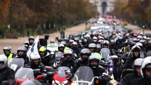 Contrôle technique des deux-roues : les motards manifestent à Paris