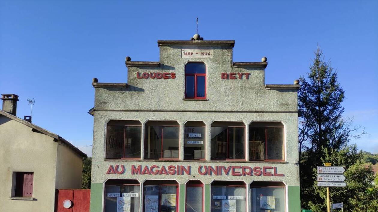 Dans le Lot, ce magasin à l’abandon a été transformé en musée d’art contemporain