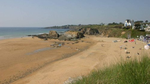 « On ne la voyait plus dans l’eau » : en Bretagne, des promeneurs sauvent une femme de la noyade