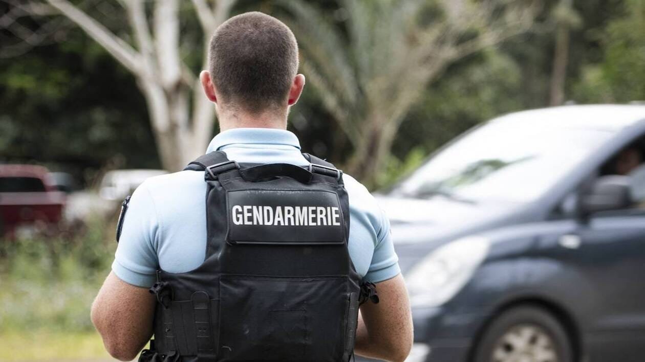 Le tracteur percute une voiture dans un champ : l’agriculteur passé à tabac en Maine-et-Loire