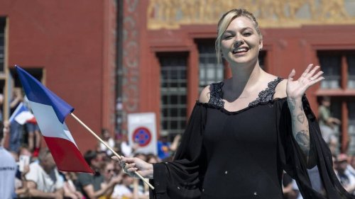 PORTRAIT. Louane : l’adolescente timide devenue chanteuse populaire à la conquête de l’Eurovision
