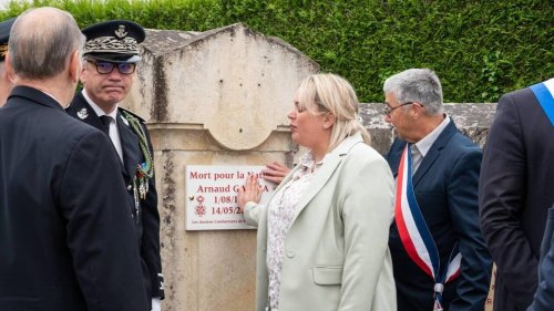 EN IMAGES. Blangy-le-Château rend hommage à son « héros » Arnaud Garcia, agent pénitentiaire tué