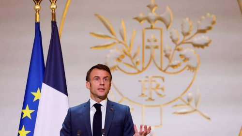Emmanuel Macron veut « transformer » la recherche et appelle à un renforcement des universités