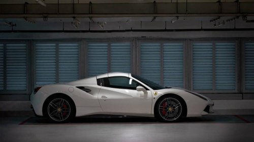 Il économise pendant 10 ans pour s’acheter une Ferrari qui prend feu une heure après sa livraison