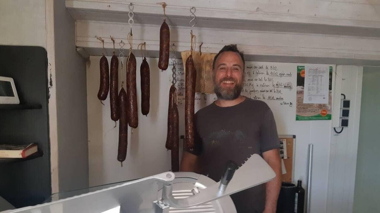 En Maine-et-Loire, cet éleveur vend de la charcuterie traditionnelle en direct de sa ferme