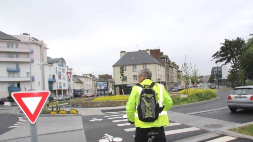 Saint-Malo. « L’éclairage des vélos est indispensable » : une sortie nocturne pour le comprendre