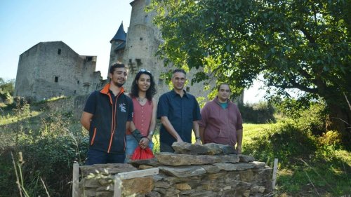 Un château en rénovation support d’une formation à la maçonnerie et à la taille de pierre