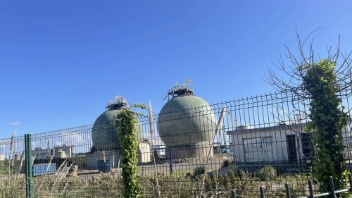 Quelles sont ces sphères vertes débarrassées de leur sarcophage au port de commerce de Brest ?