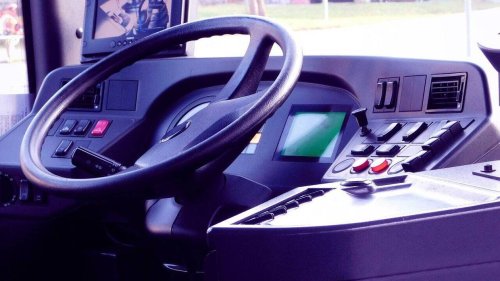 Un car scolaire fait une sortie de route en Haute-Savoie, 24 collégiens bloqués à l’intérieur