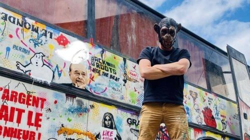Paul Margoulin, l’artiste au masque de chimpanzé : « Je trouve ça amusant de garder le mystère »