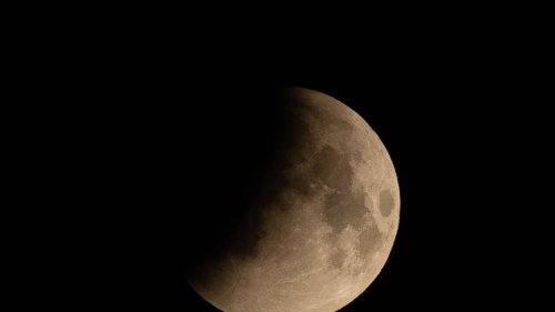 Niort. Souvenir d’une éclipse totale de Lune | Courrier de l'Ouest