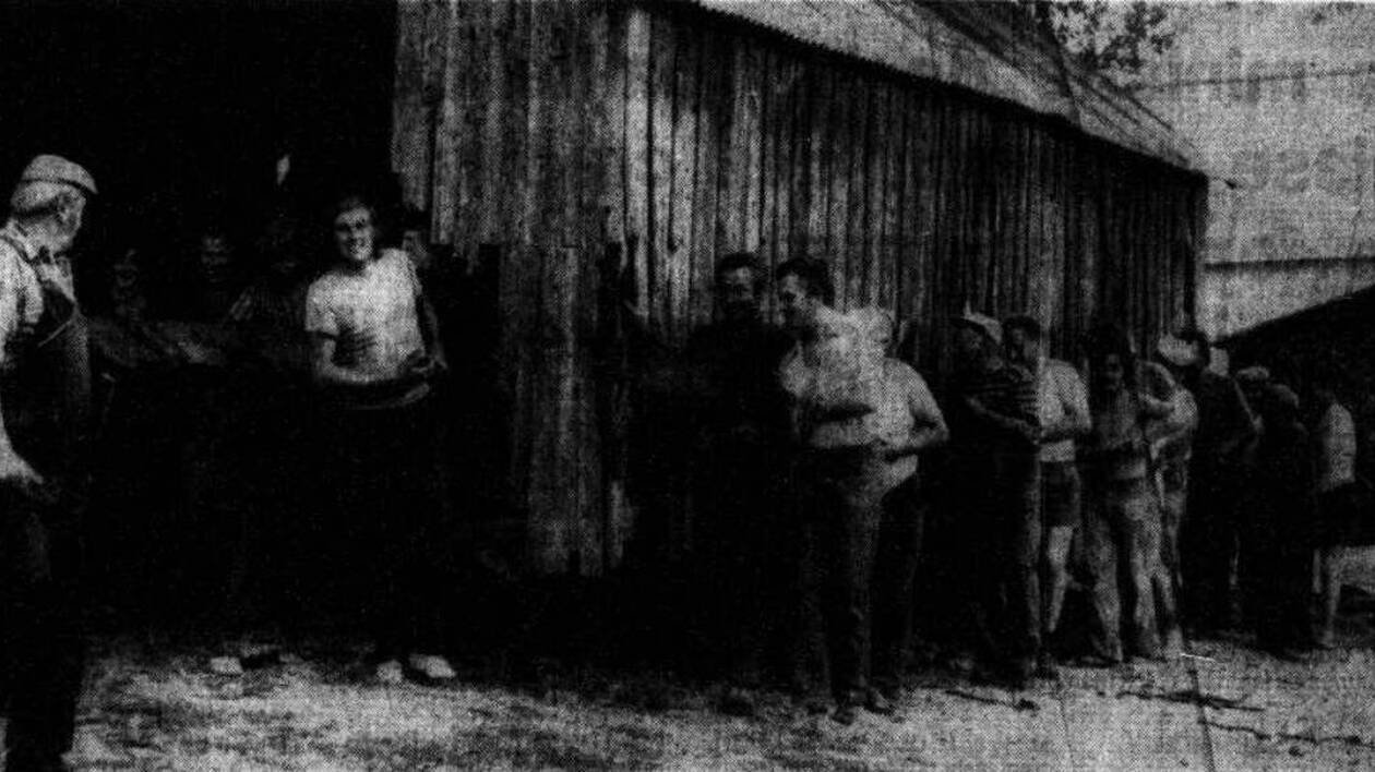 Ça s’est passé le 11 août 1975 : 85 voisins déplacent deux hangars de plusieurs tonnes à mains nues