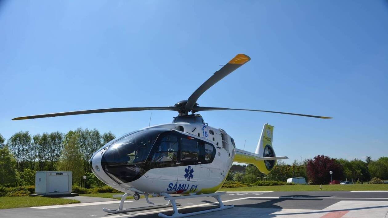 Un motard héliporté à Caen après un choc frontal avec un tracteur, près de L’Aigle : la RD13 bloquée