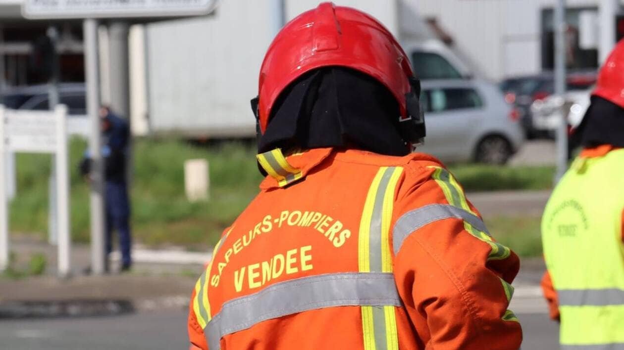 Un hangar à foin de 650 m² prend feu à Mouilleron-Saint-Germain