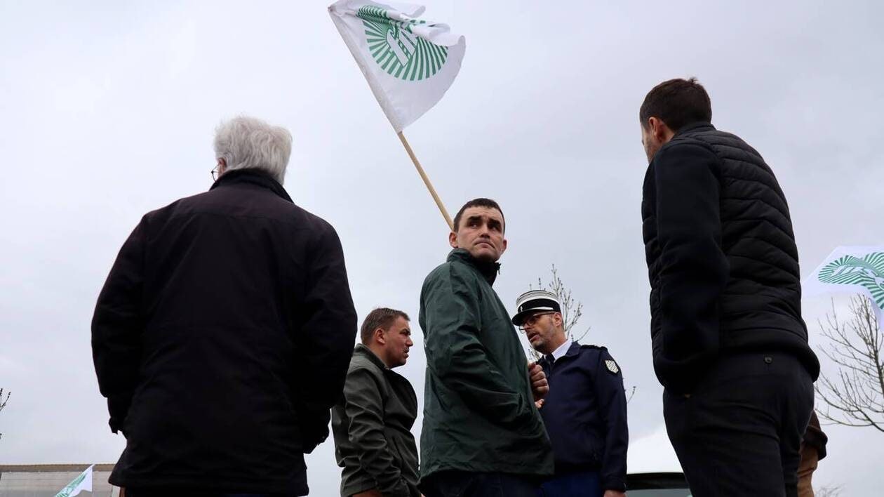 Dans l’Ouest, une interdiction inédite de pesticide fait des mécontents dans tous les camps