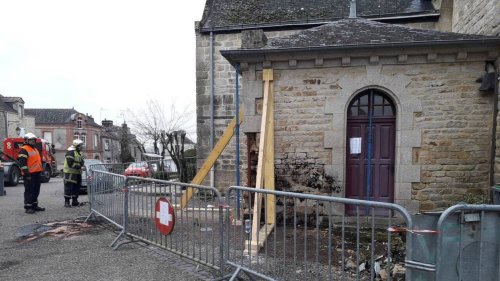 « Une partie du mur s’est écroulée » : Une automobiliste percute la sacristie de l’église