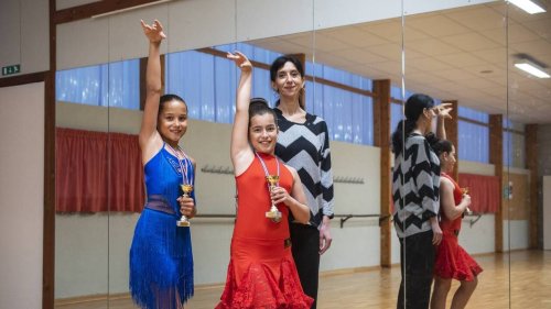 À 11 ans, les deux copines Kléa et Jade sont championnes de France en danses latines