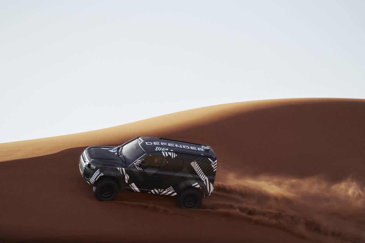 Historique ! Defender et Peterhansel s'associent pour le Dakar 2026 ! - Le Mag Sport Auto