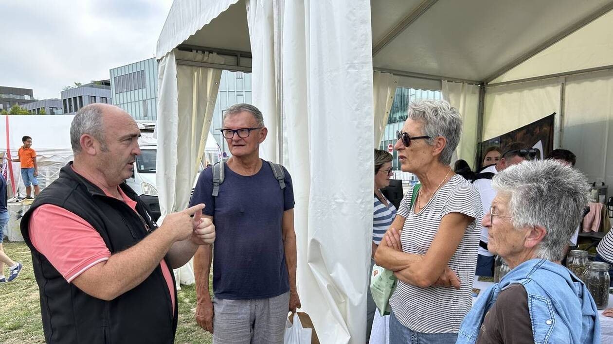 Vachement Caen, un moment essentiel pour des « échanges apaisés » entre visiteurs et agriculteurs