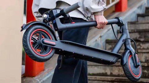 Cette puissante trottinette électrique à moins de 155 euros résiste aussi à l’eau