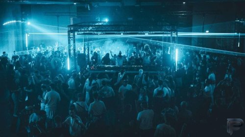 Face à l’extrême droite, des DJ claquent la porte : une soirée techno annulée en Maine-et-Loire