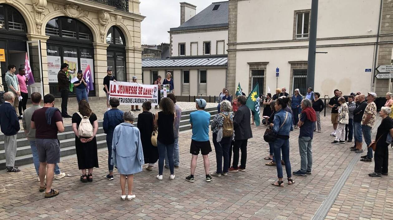 « La loi pesticides » : une cinquantaine de militants réunis à Cherbourg contre la loi Duplomb