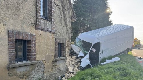 La fourgonnette termine sa course dans une maison : deux hommes dans un état grave dans l’Orne