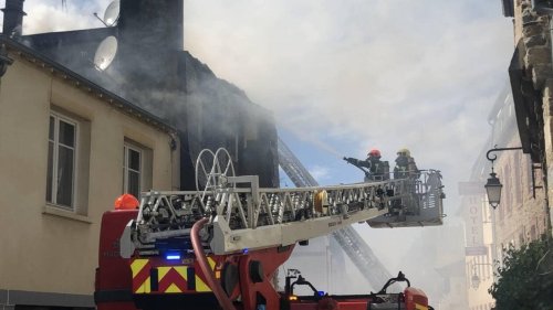 Saint-Brieuc. Une maison à pans de bois est en feu dans la rue de Gouët