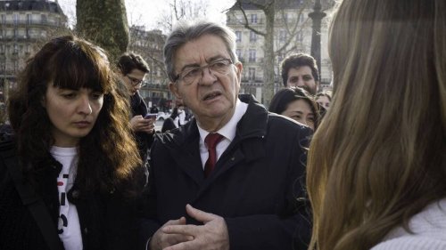 Port du voile dans le sport : Mélenchon dénonce une « surenchère raciste »