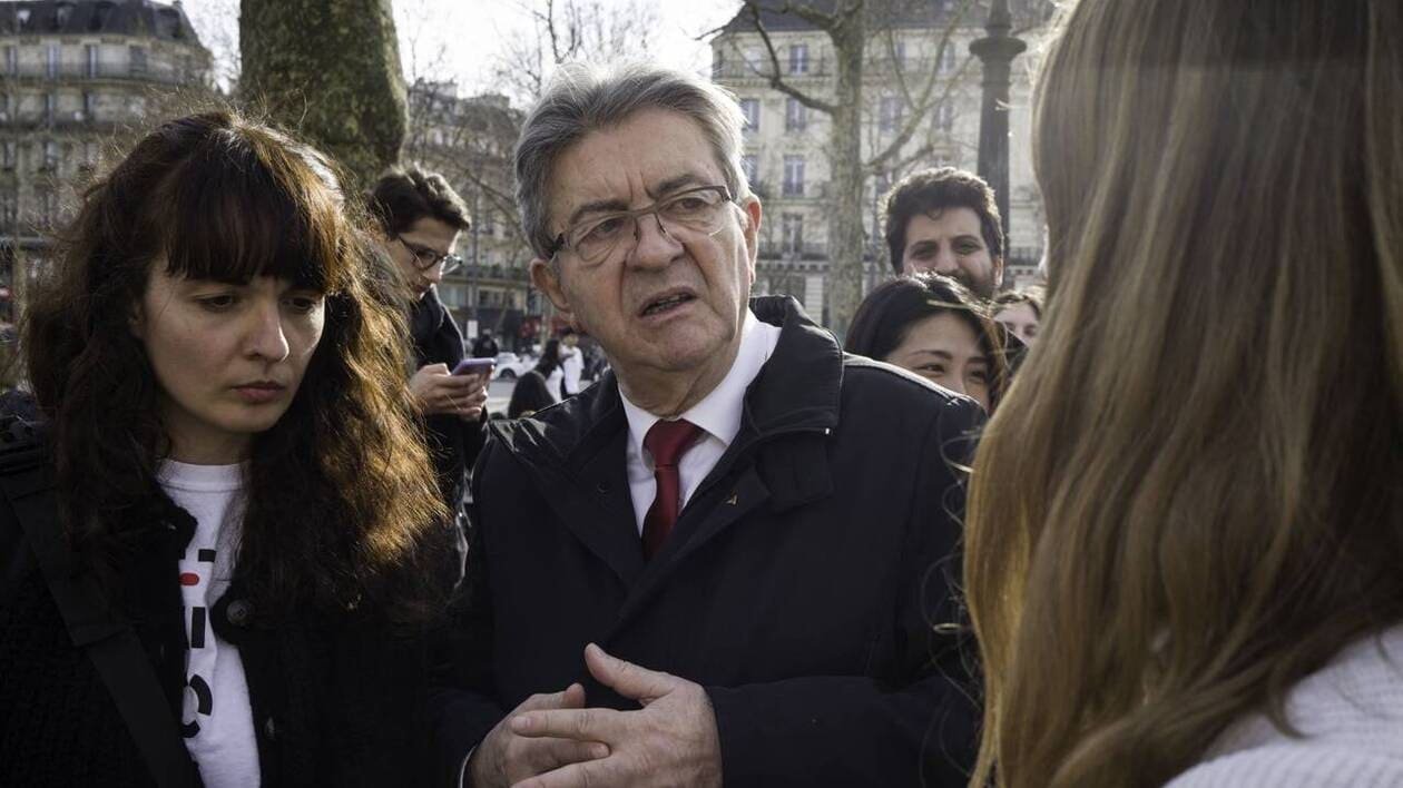 Port du voile dans le sport : Mélenchon dénonce une « surenchère raciste »
