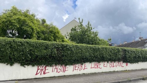 Le maire de Lorient réagit aux tags antifascistes et anti-police dans le quartier de Carnel