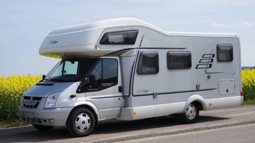 Landes. Un septuagénaire meurt au volant de son camping-car après avoir foncé dans un arbre