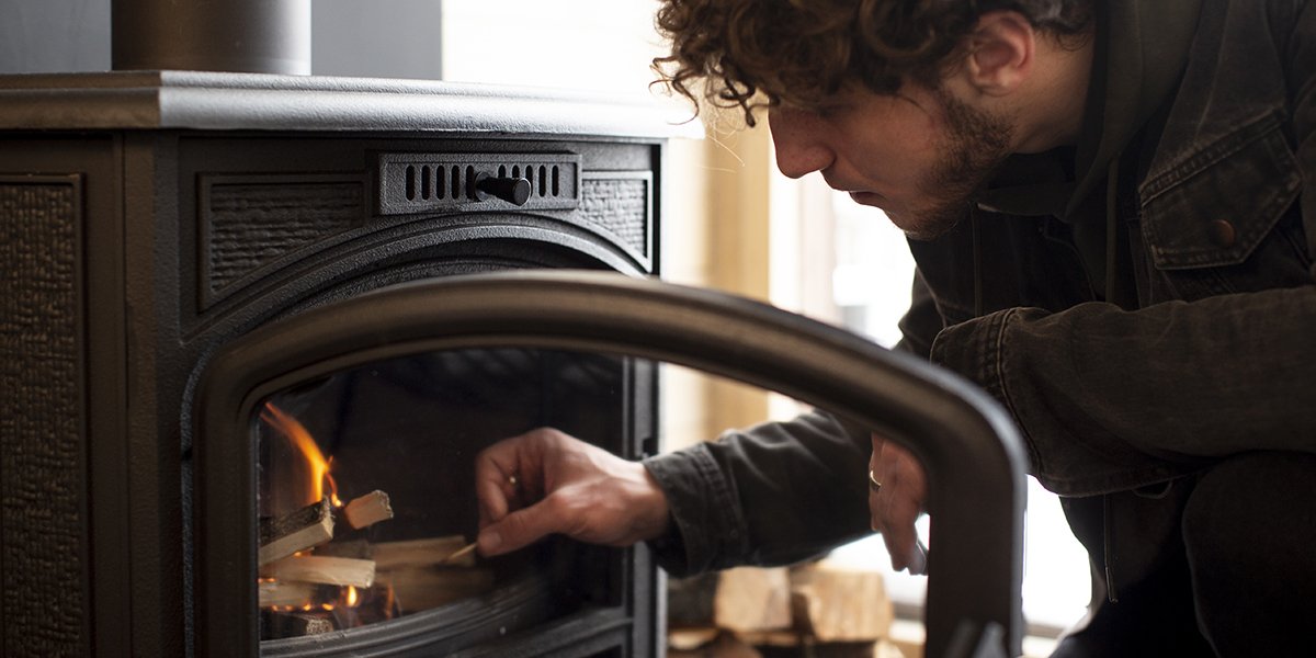 Puis-je mettre n'importe quel combustible dans mon poêle à bois ?