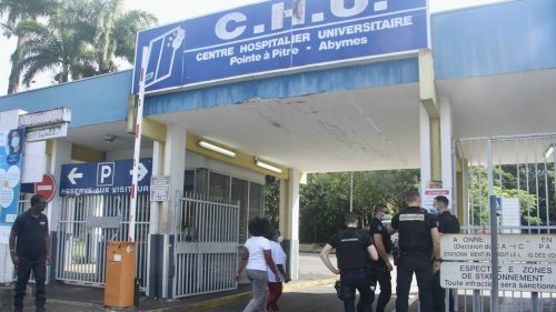 Covid-19. En Guadeloupe, les barrages continuent à fleurir, l’hôpital sous protection policière