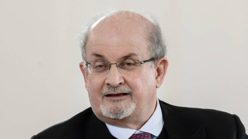 Salman Rushdie poignardé : en Iran, la presse conservatrice félicite l’assaillant