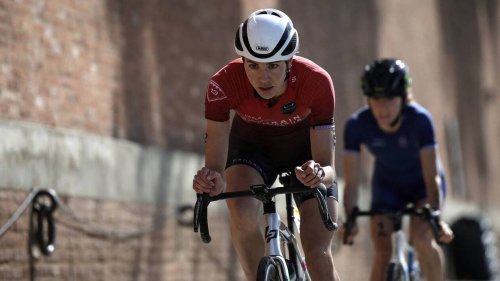 VIDÉO. La triathlète Cassandre Beaugrand chute violemment à vélo lors d’une étape des Mondiaux