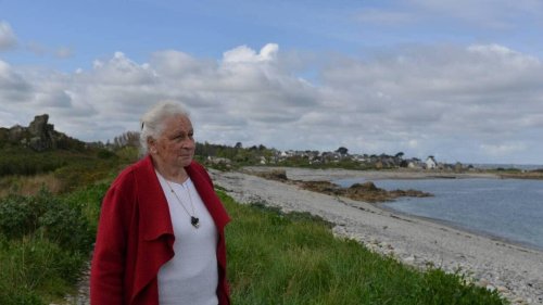 En Bretagne, ce cordon de galets qui protège marais et maisons pourrait disparaître