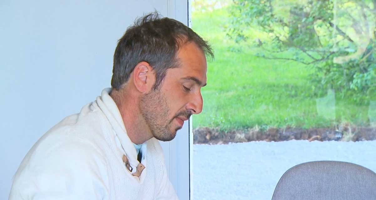 « Faut que je mette mon string léopard ? » Julien panique avec Louise dans L’amour est dans le pré