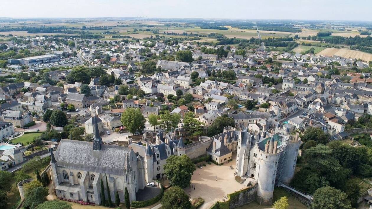 « Il est bien foutu » : depuis 1 000 ans, ce château veille sur le Maine-et-Loire et produit du vin