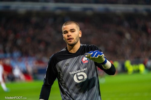 Jérémy Janot félicite Lucas Chevalier après son sacre aux Trophées UNFP