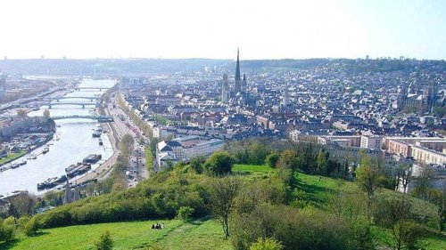 De fortes odeurs de gaz et de soufre signalées au nord de Rouen : des investigations en cours