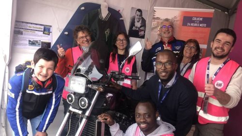 Aux 24 Heures du Mans, émotion autour de la moto de Coluche