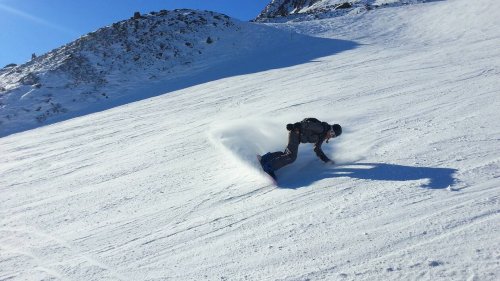 Savoie. Une skieuse en réanimation après un accident, la police recherche le snowboarder impliqué